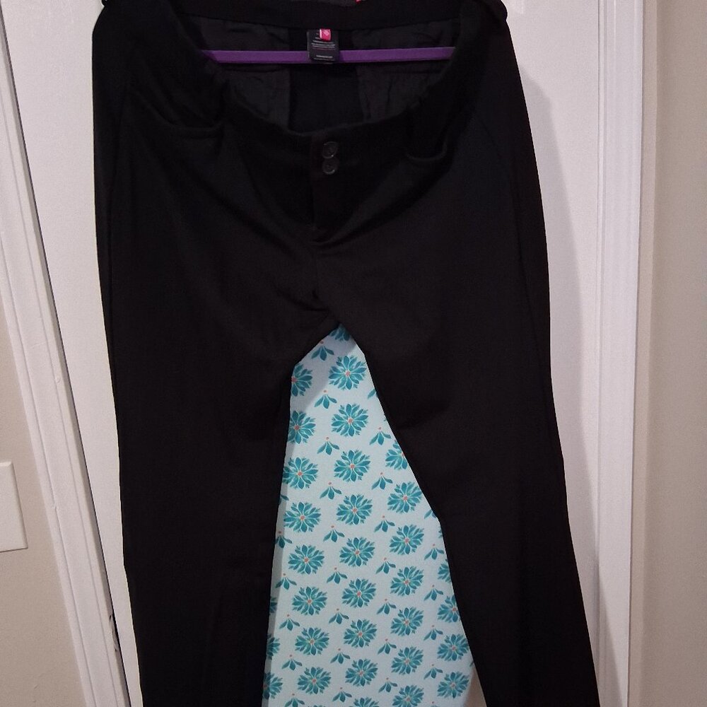 Women's Torrid Pants, Size 18, Black